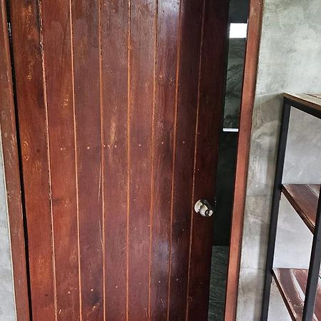 Nipatra Homestay Bangkok Extérieur photo