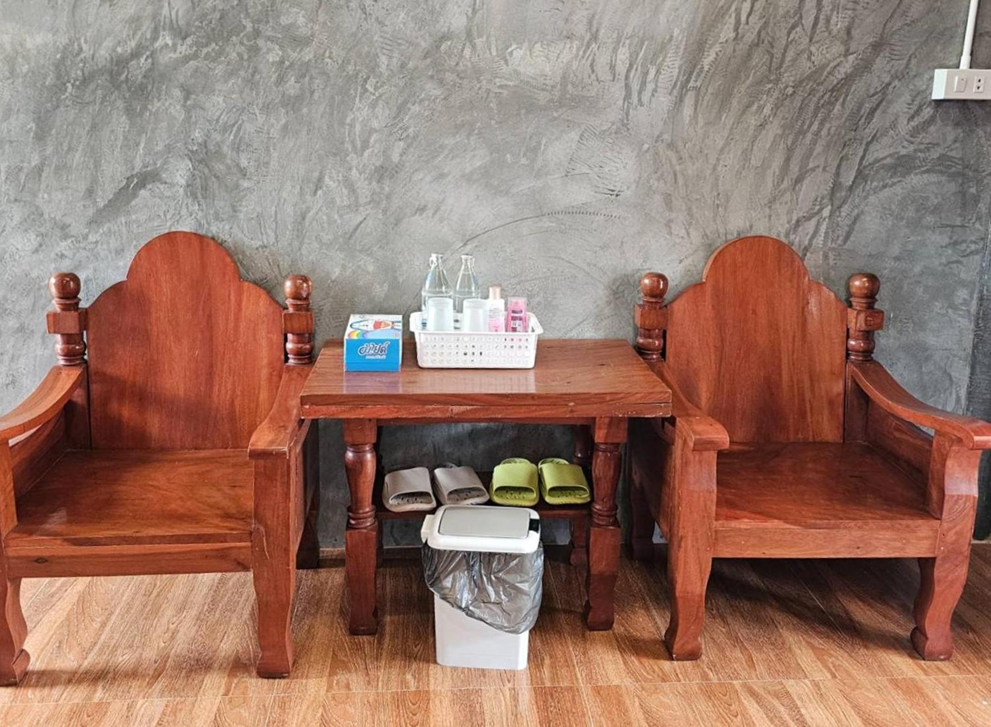 Nipatra Homestay Bangkok Extérieur photo