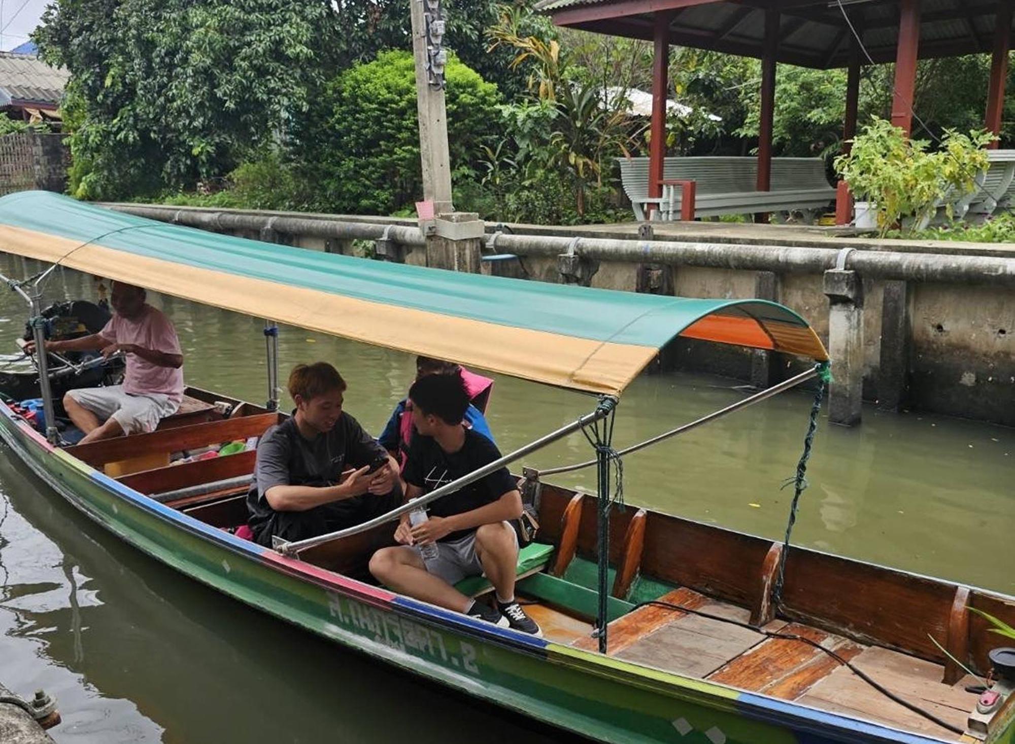 Nipatra Homestay Bangkok Extérieur photo