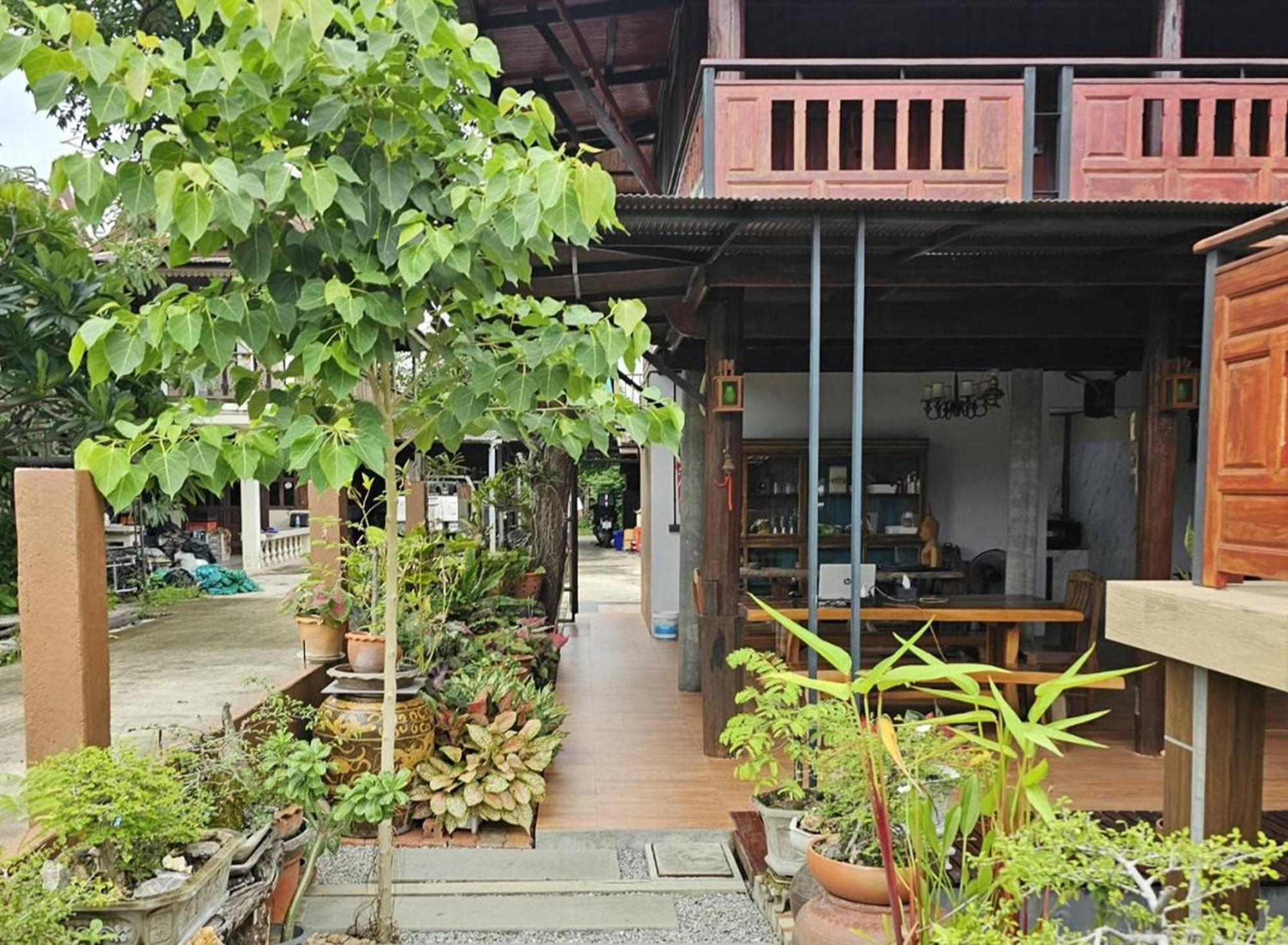 Nipatra Homestay Bangkok Extérieur photo