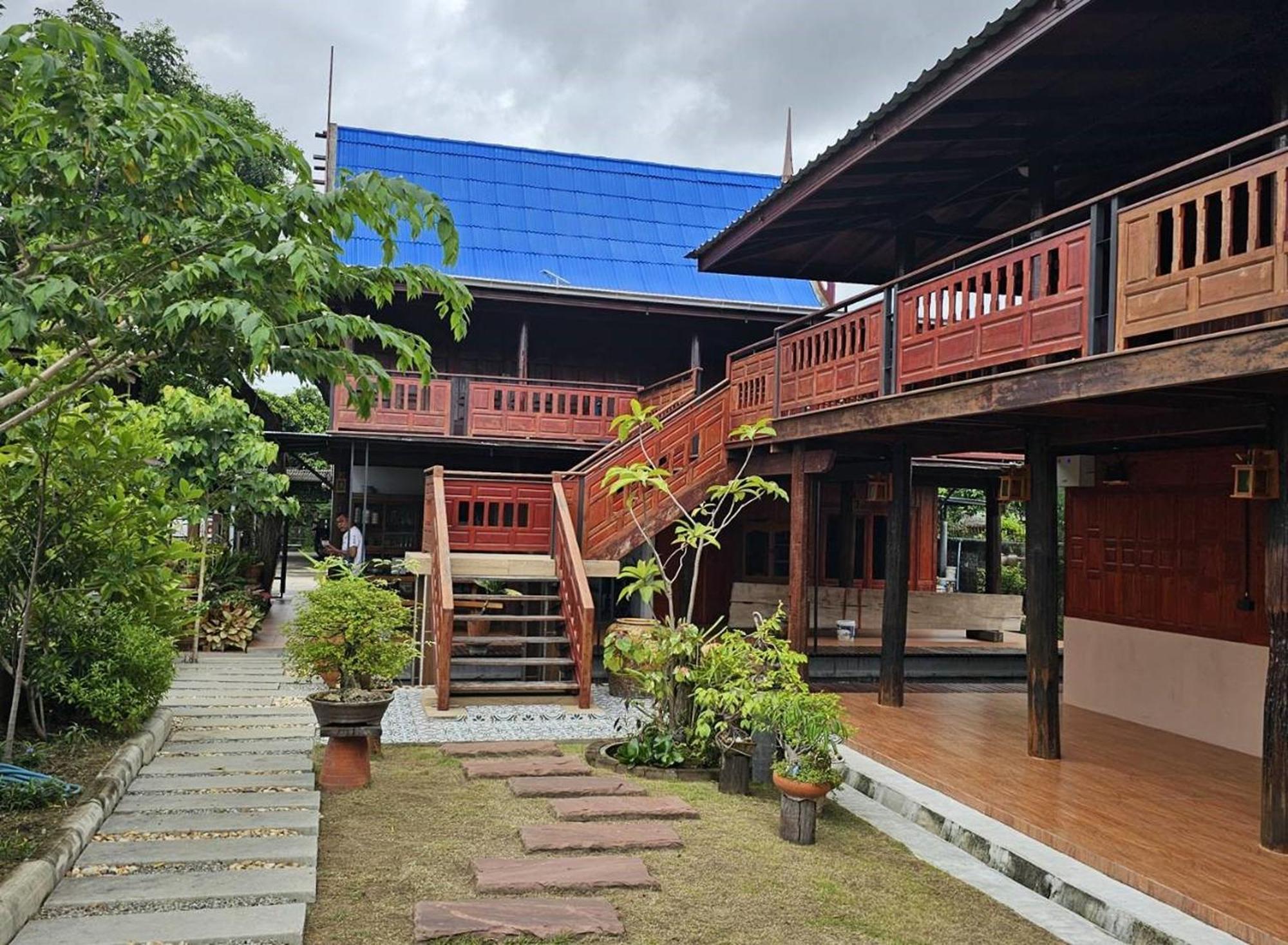 Nipatra Homestay Bangkok Extérieur photo